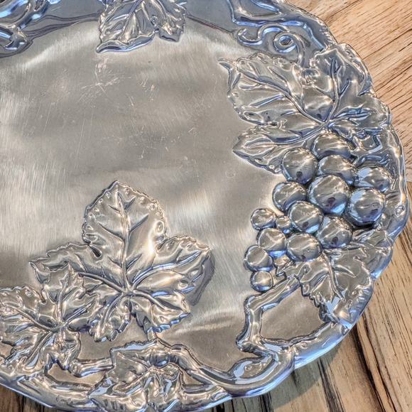Vintage 2000 Arthur Court Designs-Vine & Grape Bunches-Aluminum Plate/Platter-8” - Picture 6 of 9